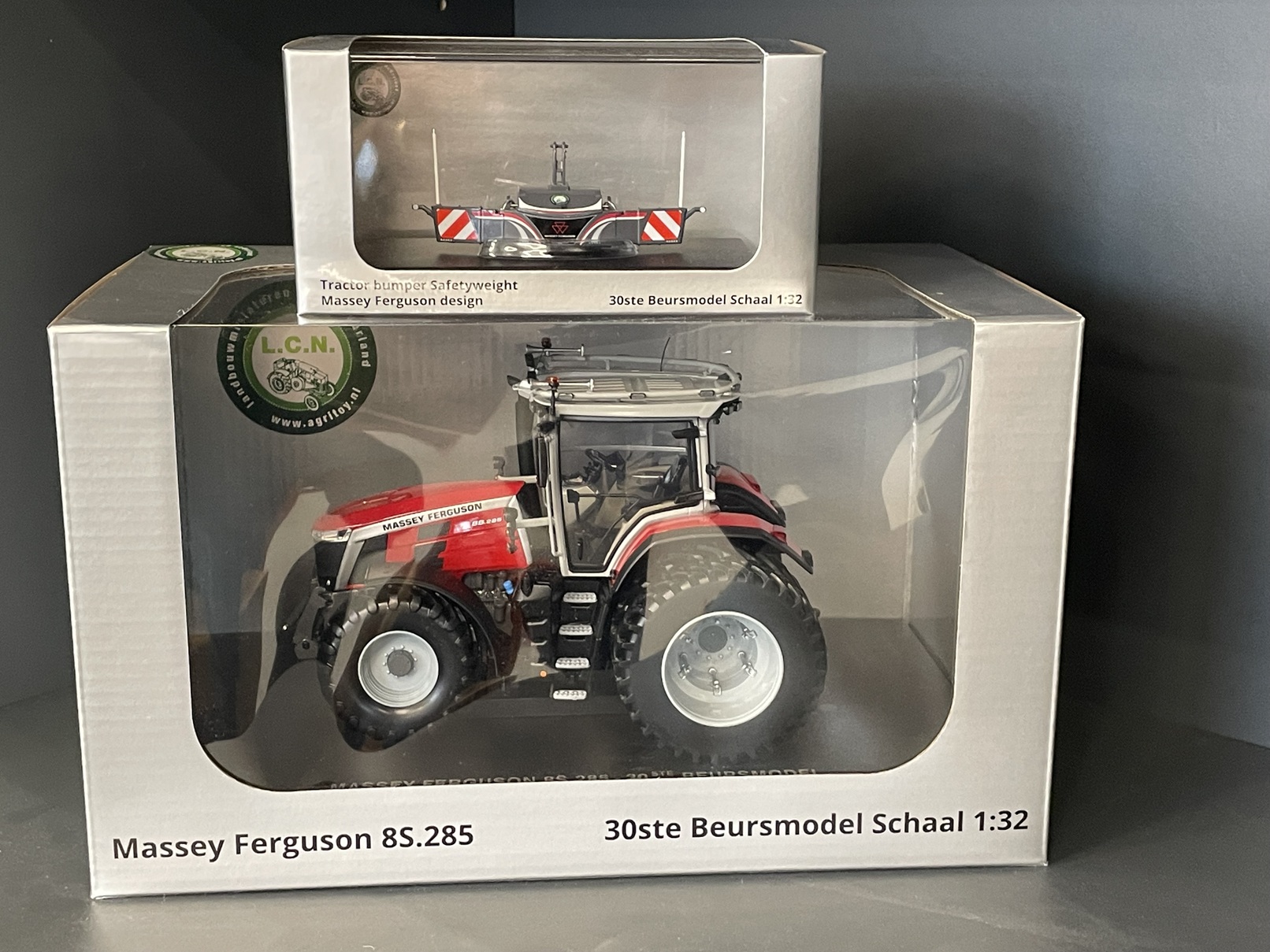 Massey Ferguson 8S.285 met Dubbellucht LCN Show 2025 Limited Edition 1500 stuks - 1:32